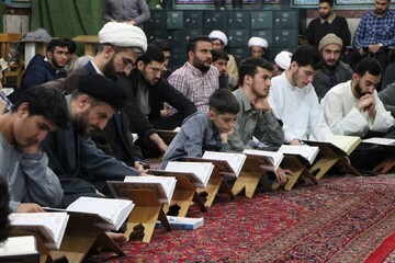 فیلم | مراسم شبی با قرآن در حوزه علمیه استان قزوین