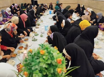 تصاویر / ضیافت حسنی در مدرسه علمیه حضرت رقیه(س) برازجان