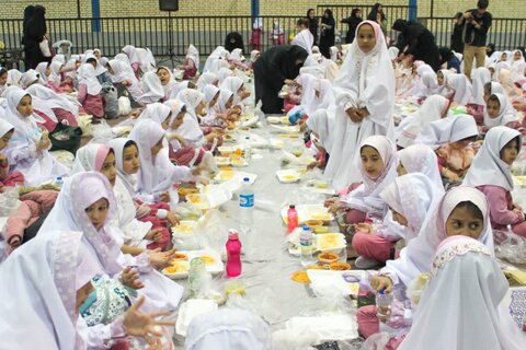 تصاویر/برگزاری جشن تکلیف ۶۰۰ نفری دانش آموزان در زرندیه