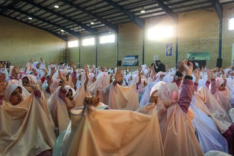 تصاویر/برگزاری جشن تکلیف ۶۰۰ نفری دانش آموزان در زرندیه