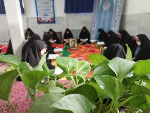 تصاویر/برگزاری ضیافت افطاری به همراه تجلیل از طلاب برتر مدرسه علمیه مهدیه خنداب