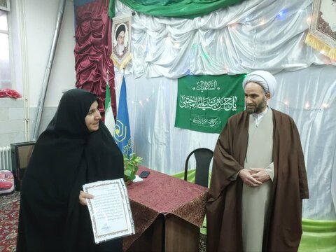 تصاویر/برگزاری ضیافت افطاری به همراه تجلیل از طلاب برتر مدرسه علمیه مهدیه خنداب