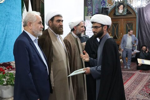 تصاویر / تجلیل از فعالان قرآنی طلاب مدارس علمیه استان قزوین