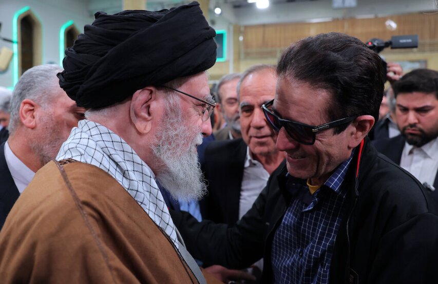 Imam Khamenei meets poets