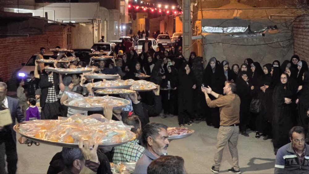 برگزاری کاروان شادی و مراسم مجمع گردانی در حسین آباد کویرآران و بیدگل