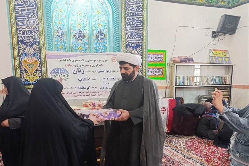 کارگاههای آموزشی خود مراقبتی و فرزند پروری در کرمانشاه برگزار شد + عکس