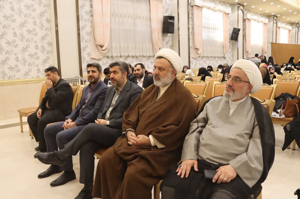 برگزاری نشست صمیمانه تکریم خانواده های پرجمعیت جامعه نخبگانی