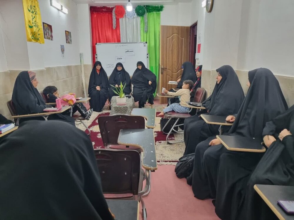 پوشش و ارتباط آن با هویت انسانی زن، در تفرش بررسی شد