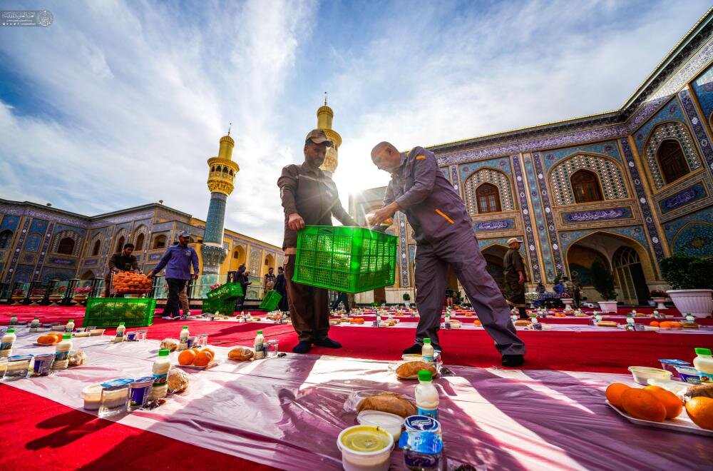 بمناسبة ذكرى ولادة الإمام الحسن (عليه السلام).. أكثر من 6 آلاف وجبة إفطار توزّع للزائرين في العتبة العلويّة المقدّسة