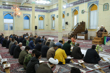 تصاویر / حضور امام جمعه قزوین در محفل انس با قرآن در شهر اسفرورین