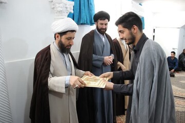 تصاویر/ تجلیل از نفرات برتر مسابقات قرآنی و فعالان آموزشی، پژوهشی و تهذیبی مدرسه علمیه امام صادق (ع) بیجار