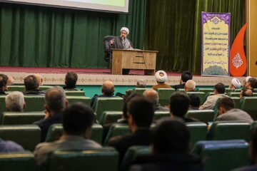 تصاویر/  حضور و سخنرانی نماینده ولی فقیه در استان آذربایجان شرقی در جمع تشکل های دینی تاثیرگذار تبریز