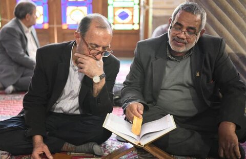 تصاویر| محفل انس با قرآن کریم و جلسه تفسیر قرآن در مسجد نصیرالملک در پانزدهمین روز از ماه مبارک رمضان