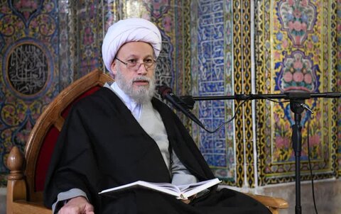 تصاویر| محفل انس با قرآن کریم و جلسه تفسیر قرآن در مسجد نصیرالملک در پانزدهمین روز از ماه مبارک رمضان