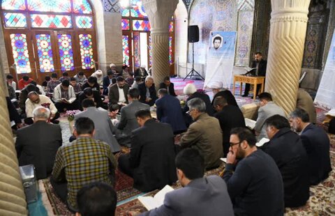 تصاویر| محفل انس با قرآن کریم و جلسه تفسیر قرآن در مسجد نصیرالملک در پانزدهمین روز از ماه مبارک رمضان