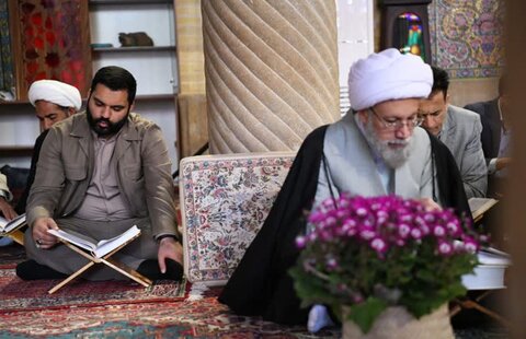 تصاویر| محفل انس با قرآن کریم و جلسه تفسیر قرآن در مسجد نصیرالملک در پانزدهمین روز از ماه مبارک رمضان