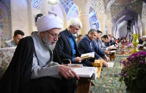 تصاویر| محفل انس با قرآن کریم و جلسه تفسیر قرآن در مسجد نصیرالملک در پانزدهمین روز از ماه مبارک رمضان