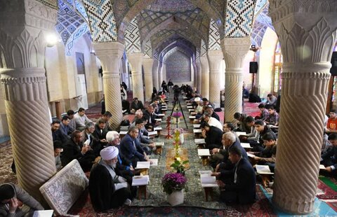 تصاویر| محفل انس با قرآن کریم و جلسه تفسیر قرآن در مسجد نصیرالملک در پانزدهمین روز از ماه مبارک رمضان