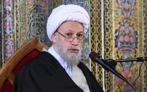 تصاویر| محفل انس با قرآن کریم و جلسه تفسیر قرآن در مسجد نصیرالملک در پانزدهمین روز از ماه مبارک رمضان