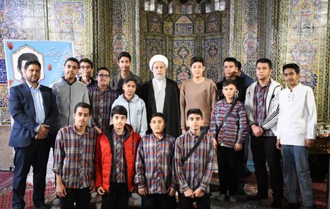 تصاویر| محفل انس با قرآن کریم و جلسه تفسیر قرآن در مسجد نصیرالملک در پانزدهمین روز از ماه مبارک رمضان