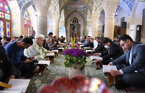 تصاویر| محفل انس با قرآن کریم و جلسه تفسیر قرآن در مسجد نصیرالملک در پانزدهمین روز از ماه مبارک رمضان
