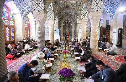 تصاویر| محفل انس با قرآن کریم و جلسه تفسیر قرآن در مسجد نصیرالملک در پانزدهمین روز از ماه مبارک رمضان