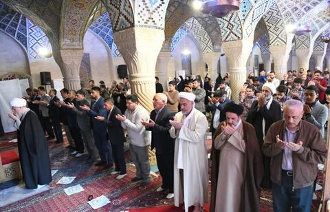تصاویر| محفل انس با قرآن کریم و جلسه تفسیر قرآن در مسجد نصیرالملک در پانزدهمین روز از ماه مبارک رمضان