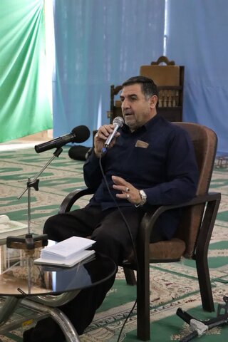 تصاویر جلسه آموزه های قرآن کریم در مصلای الغدیر خرم آباد