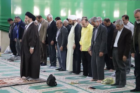 تصاویر جلسه آموزه های قرآن کریم در مصلای الغدیر خرم آباد