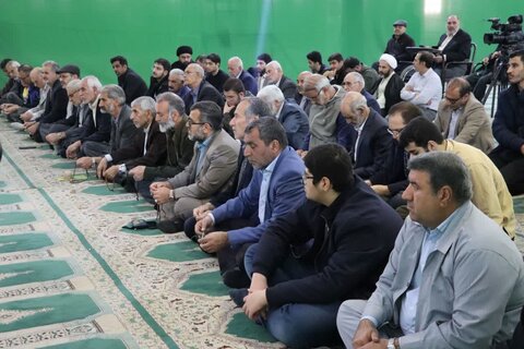 تصاویر جلسه آموزه های قرآن کریم در مصلای الغدیر خرم آباد