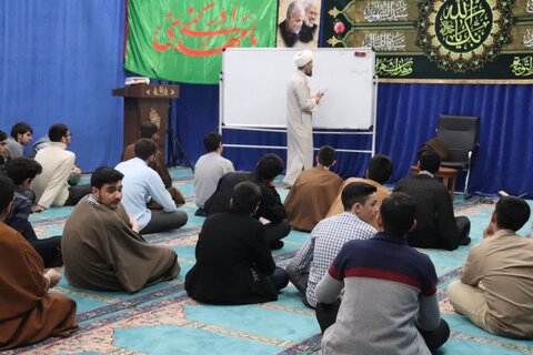 تصاویر/ جلسه توجیهی طلاب مدرسه علمیه امام خامنه‌ای ارومیه