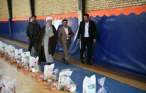 تصاویر| توزیع هزار بسته معیشتی از سوی مجموعه خیریه عطر یاس نبوی