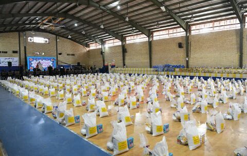 تصاویر| توزیع هزار بسته معیشتی از سوی مجموعه خیریه عطر یاس نبوی