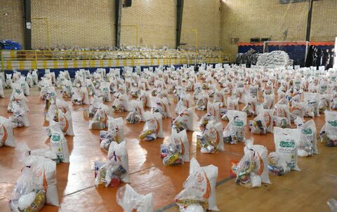 تصاویر| توزیع هزار بسته معیشتی از سوی مجموعه خیریه عطر یاس نبوی