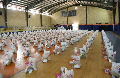 تصاویر| توزیع هزار بسته معیشتی از سوی مجموعه خیریه عطر یاس نبوی