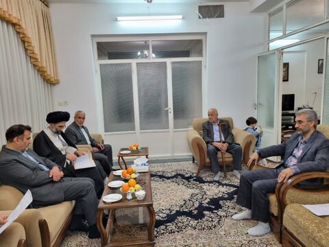 تصاویر/دیدار امام جمعه و فرماندارکاشان با پدرشهیدسیدمحمد سیدی نیاسر