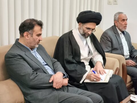 تصاویر/دیدار امام جمعه و فرماندارکاشان با پدرشهیدسیدمحمد سیدی نیاسر