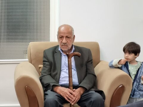 تصاویر/دیدار امام جمعه و فرماندارکاشان با پدرشهیدسیدمحمد سیدی نیاسر