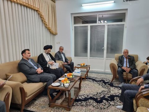 تصاویر/دیدار امام جمعه و فرماندارکاشان با پدرشهیدسیدمحمد سیدی نیاسر