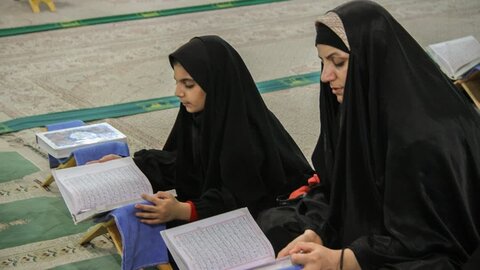 تصویر/شب پانزده و شانزدهم جزء خوانی قرآن کریم به روش حفظ خوانی در نجف ایران