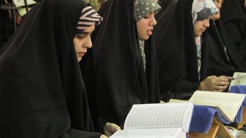 تصویر/شب پانزده و شانزدهم جزء خوانی قرآن کریم به روش حفظ خوانی در نجف ایران