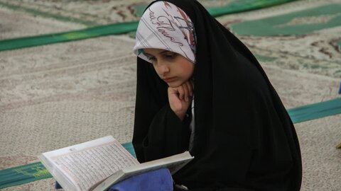 تصویر/شب پانزده و شانزدهم جزء خوانی قرآن کریم به روش حفظ خوانی در نجف ایران