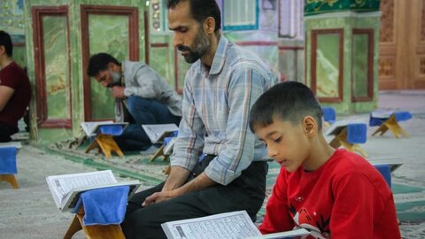 تصویر/شب پانزده و شانزدهم جزء خوانی قرآن کریم به روش حفظ خوانی در نجف ایران