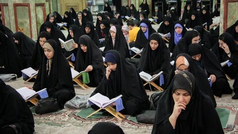 تصویر/شب پانزده و شانزدهم جزء خوانی قرآن کریم به روش حفظ خوانی در نجف ایران