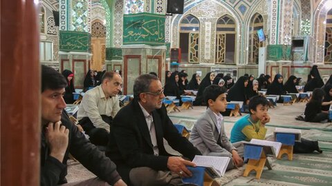 تصویر/شب پانزده و شانزدهم جزء خوانی قرآن کریم به روش حفظ خوانی در نجف ایران