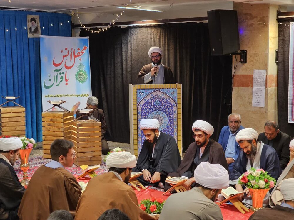 تصاویر/ محفل انس با قرآن به مناسبت میلاد امام حسن (ع) در مدرسه علمیه قروه