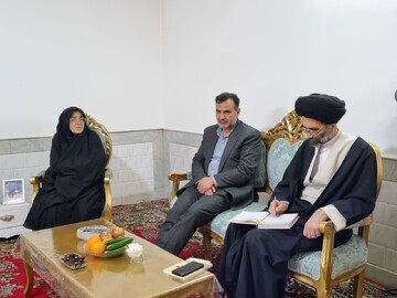 تصاویر/ دیدار امام جمعه و فرماندار کاشان با خانواده شهید والامقام عباس واحدیان