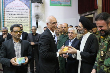 تصاویر / حضور نماینده ولی فقیه در کاشان در گروه ۸۴۰ موشکی