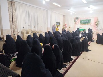 تصاویر/ برگزاری ضیافت افطاری در مدرسه علمیه فاطمه المعصومه دلیجان