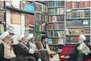 تفقد آیت الله اعرافی از بیت مرحوم آیت الله حسینی جلالی